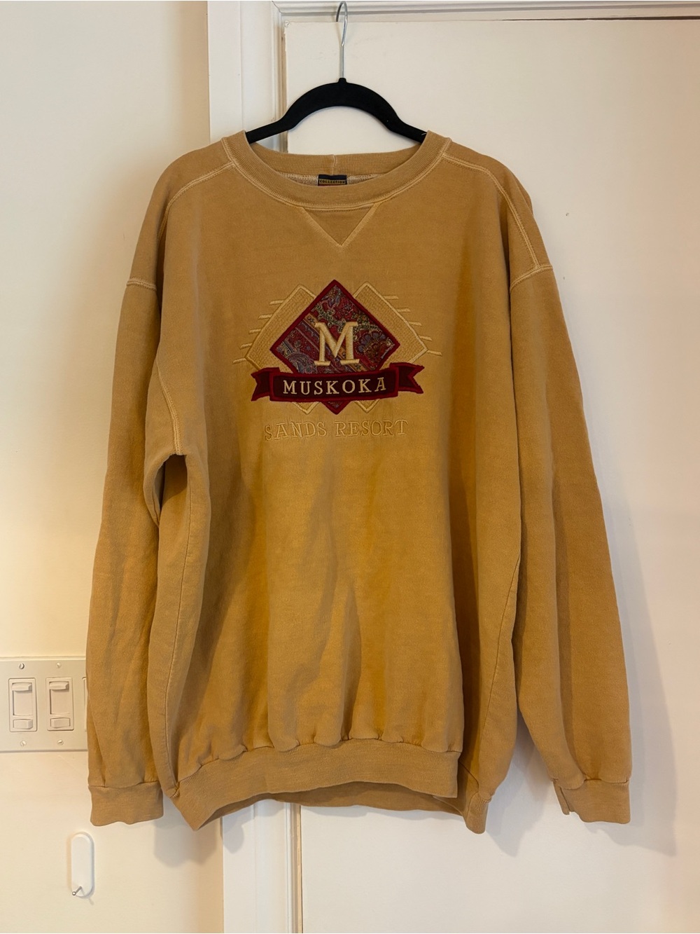 Vintage Muskoka Sand Resort Men's Crewneck Sweatshirt - Picture 1 of 12